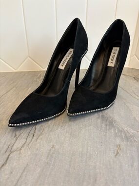 Steve Madden Black Suede Pointed-Toe Pumps with Silver Stud Trim size 9